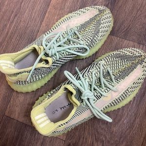 Yeezy 350 Neon Size 8.5